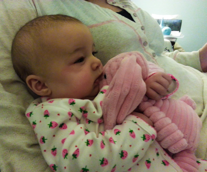 Maisie and Knuffle Bunny Watch TV